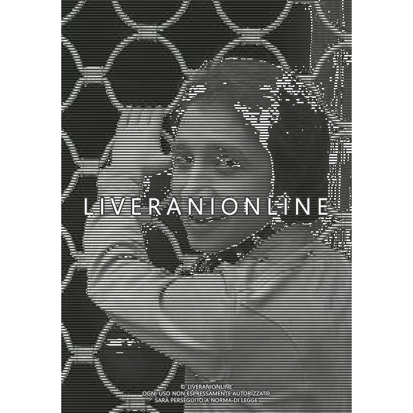 NEG-RETROSPETTIVA UMBERTO BALSAMO CANTANTE NELLA FOTO UMBERTO BALSAMO A MILANO NELL\'ANNO 1970 AG ALDO LIVERANI SAS