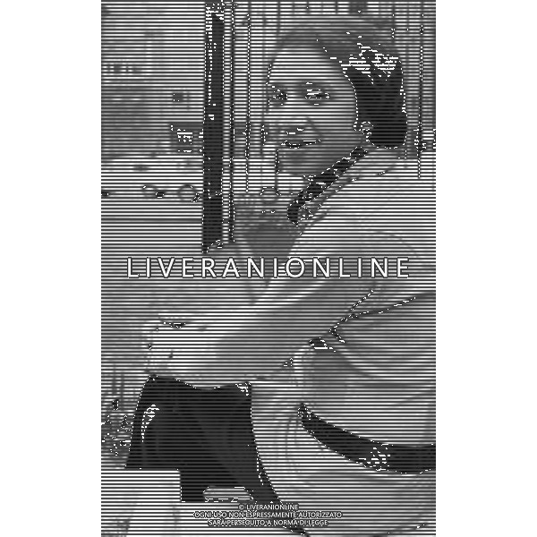 NEG-RETROSPETTIVA UMBERTO BALSAMO CANTANTE NELLA FOTO UMBERTO BALSAMO A MILANO NELL\'ANNO 1970 AG ALDO LIVERANI SAS 