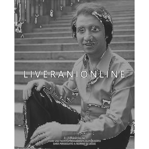 NEG-RETROSPETTIVA UMBERTO BALSAMO CANTANTE NELLA FOTO UMBERTO BALSAMO A MILANO NELL\'ANNO 1970 AG ALDO LIVERANI SAS 