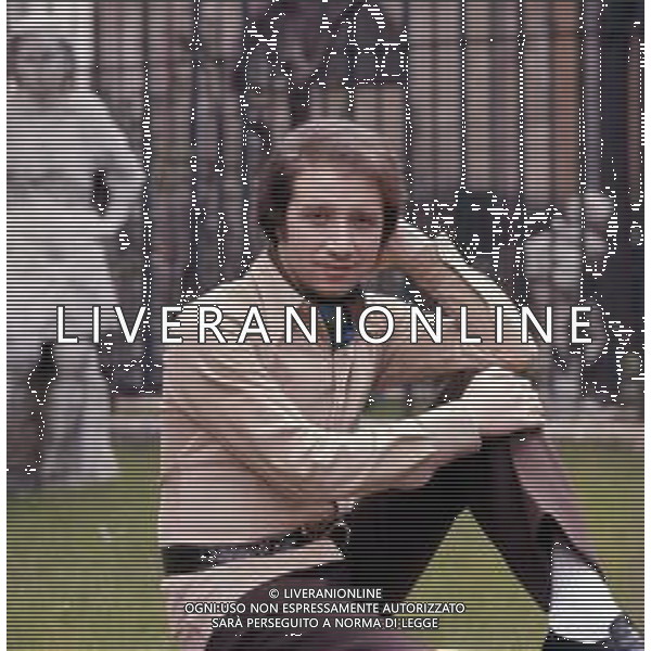 DIAP-RETROSPETTIVA UMBERTO BALSAMO CANTANTE NELLA FOTO UMBERTO BALSAMO A MILANO NELL\'ANNO 1970 AG ALDO LIVERANI SAS 