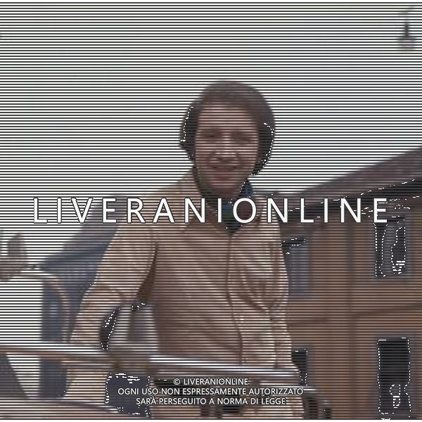 DIAP-RETROSPETTIVA UMBERTO BALSAMO CANTANTE NELLA FOTO UMBERTO BALSAMO A MILANO NELL\'ANNO 1970 AG ALDO LIVERANI SAS 