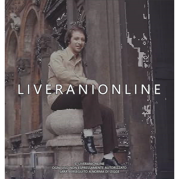 DIAP-RETROSPETTIVA UMBERTO BALSAMO CANTANTE NELLA FOTO UMBERTO BALSAMO A MILANO NELL\'ANNO 1970 AG ALDO LIVERANI SAS 