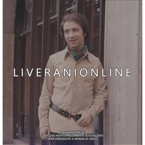 DIAP-RETROSPETTIVA UMBERTO BALSAMO CANTANTE NELLA FOTO UMBERTO BALSAMO A MILANO NELL\'ANNO 1970 AG ALDO LIVERANI SAS