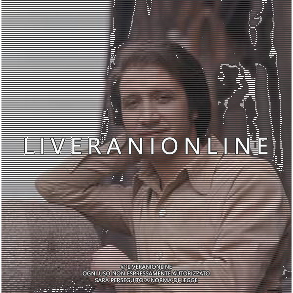 DIAP-RETROSPETTIVA UMBERTO BALSAMO CANTANTE NELLA FOTO UMBERTO BALSAMO A MILANO NELL\'ANNO 1970 AG ALDO LIVERANI SAS