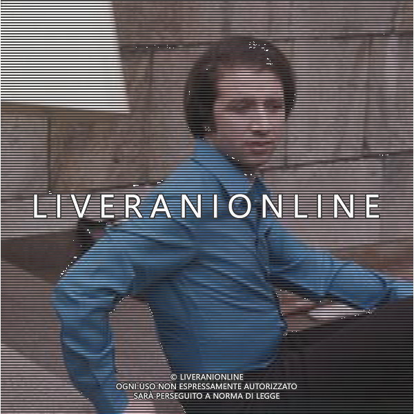 DIAP-RETROSPETTIVA UMBERTO BALSAMO CANTANTE NELLA FOTO UMBERTO BALSAMO A MILANO NELL\'ANNO 1970 AG ALDO LIVERANI SAS