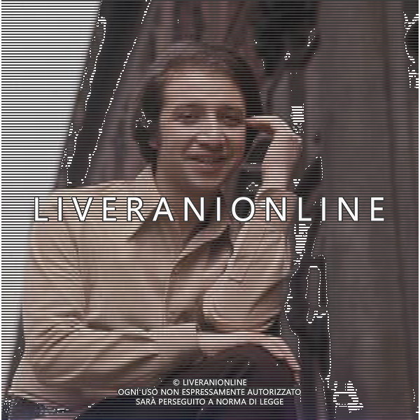 DIAP-RETROSPETTIVA UMBERTO BALSAMO CANTANTE NELLA FOTO UMBERTO BALSAMO A MILANO NELL\'ANNO 1970 AG ALDO LIVERANI SAS