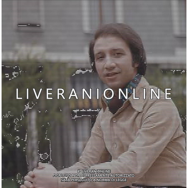 DIAP-RETROSPETTIVA UMBERTO BALSAMO CANTANTE NELLA FOTO UMBERTO BALSAMO A MILANO NELL\'ANNO 1970 AG ALDO LIVERANI SAS