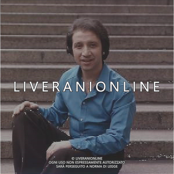 DIAP-RETROSPETTIVA UMBERTO BALSAMO CANTANTE NELLA FOTO UMBERTO BALSAMO A MILANO NELL\'ANNO 1970 AG ALDO LIVERANI SAS