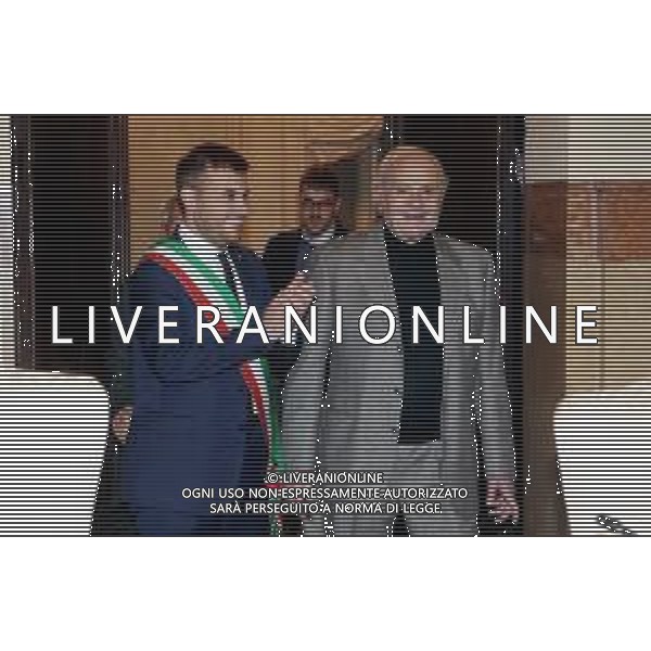 IMOLA 27 11 2025 CONSIGLIO COMUNALE Imola rende omaggio al Maestro Franco Scala. Il Sindaco Panieri consegna un riconoscimento al fondatore dell’Accademia Pianistica NELLA FOTO SINDACO DI IMOLA MARCO PANIERI E MAESTRO FRANCO SCALA ©SANNA - AGENZIA ALDO LIVERANI SAS