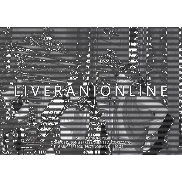 NEG-MILANO 1982 CIRCOLO DELLA STAMPA CONSEGNA DISCO D\'ORO NELLA FOTO RENATO ZERO AG ALDO LIVERANI SAS