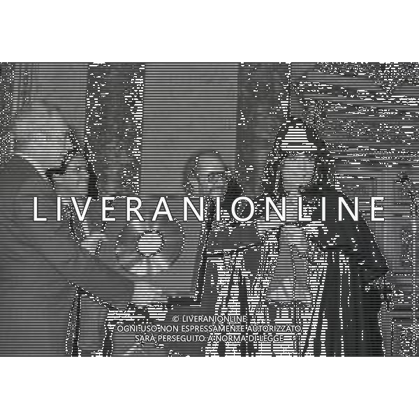 NEG-MILANO 1982 CIRCOLO DELLA STAMPA CONSEGNA DISCO D\'ORO NELLA FOTO RENATO ZERO AG ALDO LIVERANI SAS