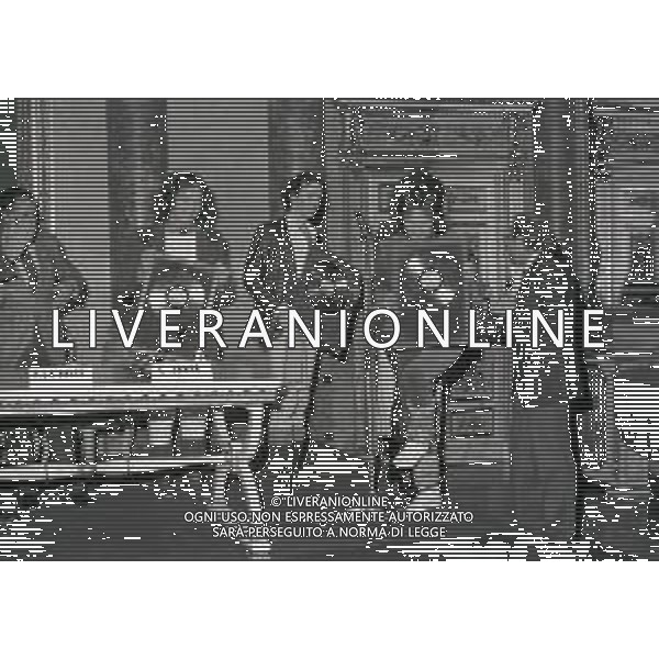 NEG-MILANO 1982 CIRCOLO DELLA STAMPA CONSEGNA DISCO D\'ORO NELLA FOTO I POOH AG ALDO LIVERANI SAS