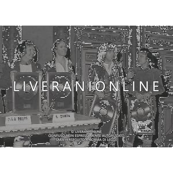 NEG-MILANO 1982 CIRCOLO DELLA STAMPA CONSEGNA DISCO D\'ORO NELLA FOTO I POOH AG ALDO LIVERANI SAS