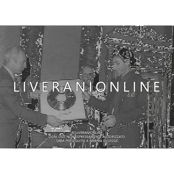 NEG-MILANO 1982 CIRCOLO DELLA STAMPA CONSEGNA DISCO D\'ORO NELLA FOTO FRANCO BATTIATO AG ALDO LIVERANI SAS