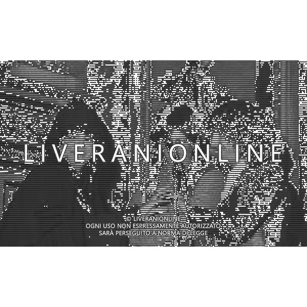 NEG-MILANO 1982 CIRCOLO DELLA STAMPA CONSEGNA DISCO D\'ORO NELLA FOTO RENATO ZERO E CLAUDIO BAGLIONI AG ALDO LIVERANI SAS