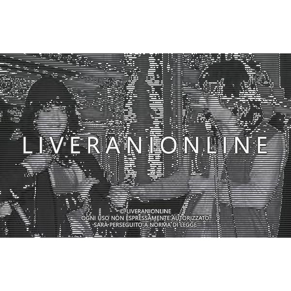 NEG-MILANO 1982 CIRCOLO DELLA STAMPA CONSEGNA DISCO D\'ORO NELLA FOTO RENATO ZERO E CLAUDIO BAGLIONI AG ALDO LIVERANI SAS 