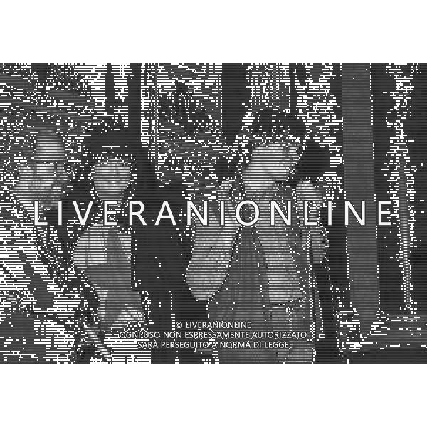 NEG-MILANO 1982 CIRCOLO DELLA STAMPA CONSEGNA DISCO D\'ORO NELLA FOTO RENATO ZERO E CLAUDIO BAGLIONI AG ALDO LIVERANI SAS