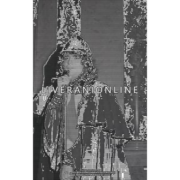 NEG-MILANO 1982 CIRCOLO DELLA STAMPA CONSEGNA DISCO D\'ORO NELLA FOTO RENATO ZERO AG ALDO LIVERANI SAS