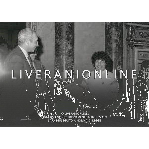 NEG-MILANO 1982 CIRCOLO DELLA STAMPA CONSEGNA DISCO D\'ORO NELLA FOTO RICCARDO COCCIANTE AG ALDO LIVERANI SAS