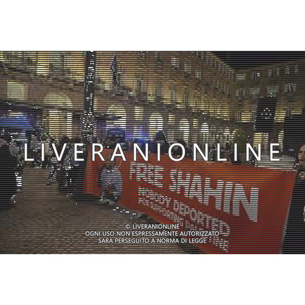 Torino 27-11-2025 Presidio davanti alla prefettura per chiedere la liberazione di Mohamed Shahin Imam della moschea di via Saluzzo a Torino nella foto i manifestanti Foto Gla/ag. Aldo Liverani s.a.s- AGENZIA ALDO LIVERANI SAS- AGENZIA ALDO LIVERANI SAS