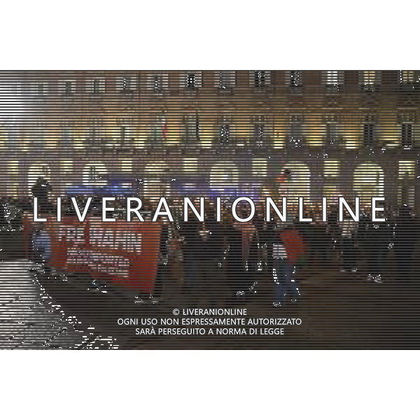 Torino 27-11-2025 Presidio davanti alla prefettura per chiedere la liberazione di Mohamed Shahin Imam della moschea di via Saluzzo a Torino nella foto i manifestanti Foto Gla/ag. Aldo Liverani s.a.s- AGENZIA ALDO LIVERANI SAS- AGENZIA ALDO LIVERANI SAS