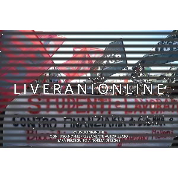 Torino 28-11-2025 sciopero generale nella foto i manifestanti Foto Gla/ag. Aldo Liverani s.a.s- AGENZIA ALDO LIVERANI SAS- AGENZIA ALDO LIVERANI SAS