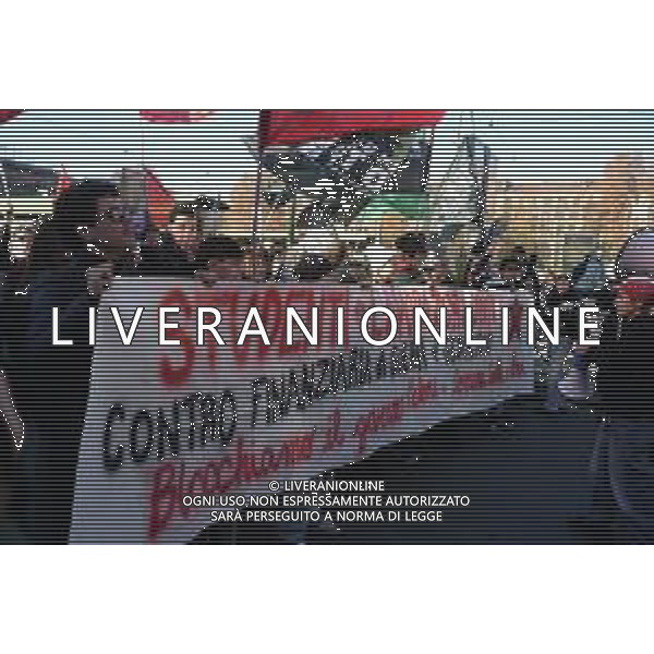 Torino 28-11-2025 sciopero generale nella foto i manifestanti Foto Gla/ag. Aldo Liverani s.a.s- AGENZIA ALDO LIVERANI SAS- AGENZIA ALDO LIVERANI SAS