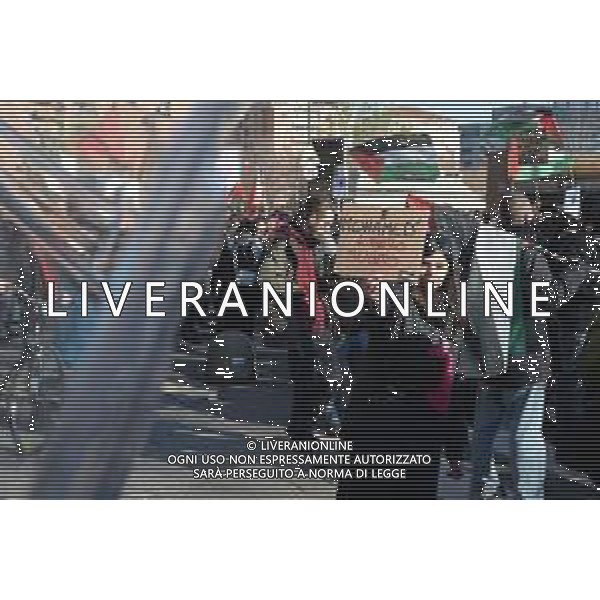 Torino 28-11-2025 sciopero generale nella foto i manifestanti davanti al palazzo di giustizia Foto Gla/ag. Aldo Liverani s.a.s- AGENZIA ALDO LIVERANI SAS- AGENZIA ALDO LIVERANI SAS