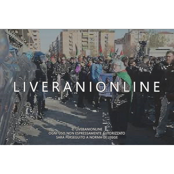 Torino 28-11-2025 sciopero generale nella foto i manifestanti davanti al palazzo di giustizia Foto Gla/ag. Aldo Liverani s.a.s- AGENZIA ALDO LIVERANI SAS- AGENZIA ALDO LIVERANI SAS