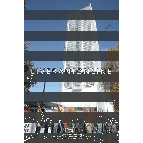 Torino 28-11-2025 sciopero generale nella foto i manifestanti sotto il palazzo Intesa San Paolo Foto Gla/ag. Aldo Liverani s.a.s- AGENZIA ALDO LIVERANI SAS- AGENZIA ALDO LIVERANI SAS