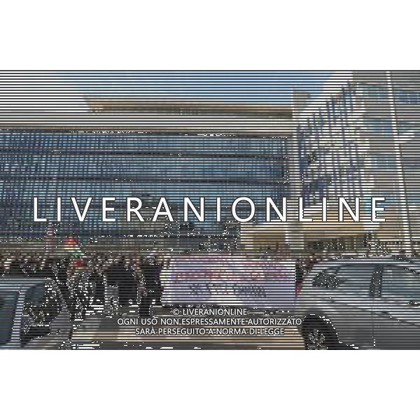 Torino 28-11-2025 sciopero generale nella foto i manifestanti davanti alla sede de La Stampa Foto Gla/ag. Aldo Liverani s.a.s- AGENZIA ALDO LIVERANI SAS- AGENZIA ALDO LIVERANI SAS