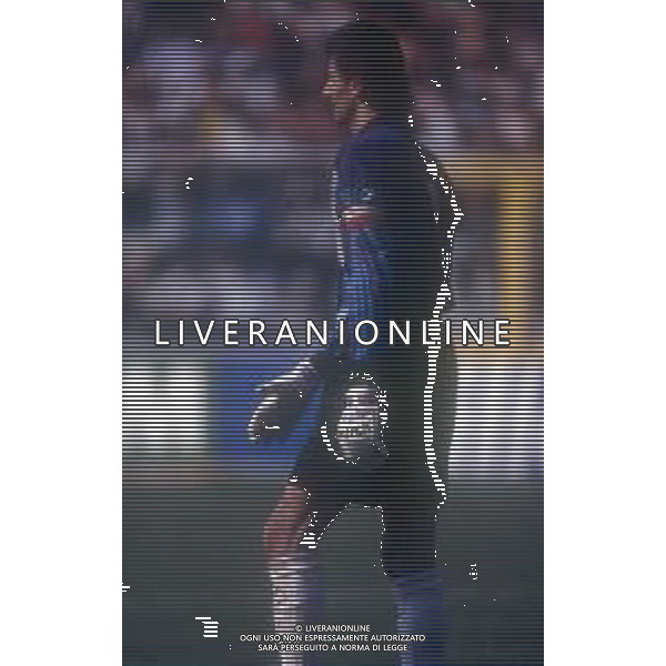 DIAP-RETROSPETTIVA SILVIU LUNG CALCIATORE NELLA FOTO LUNG SUKVIU CON LA MAGLIA DELLA ROMANIA CALCIO NELL\'ANNO 1990 AG ALDO LIVERANI SAS