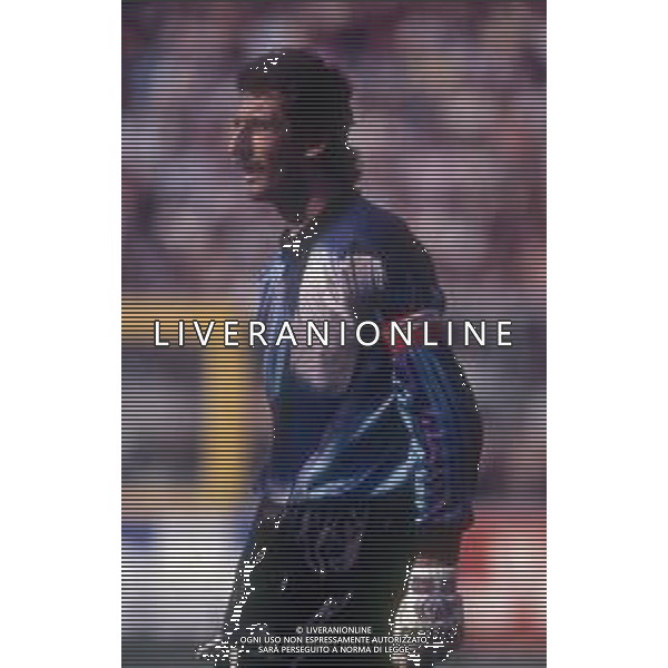 DIAP-RETROSPETTIVA SILVIU LUNG CALCIATORE NELLA FOTO LUNG SUKVIU CON LA MAGLIA DELLA ROMANIA CALCIO NELL\'ANNO 1990 AG ALDO LIVERANI SAS