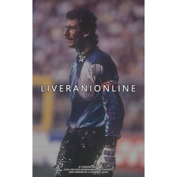 DIAP-RETROSPETTIVA SILVIU LUNG CALCIATORE NELLA FOTO LUNG SUKVIU CON LA MAGLIA DELLA ROMANIA CALCIO NELL\'ANNO 1990 AG ALDO LIVERANI SAS