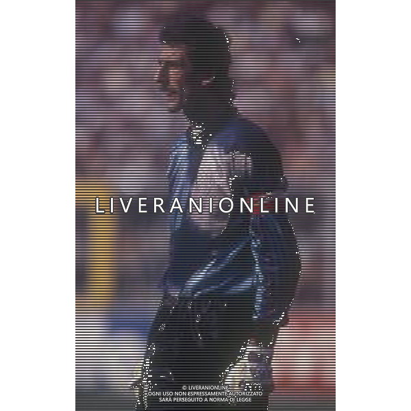DIAP-RETROSPETTIVA SILVIU LUNG CALCIATORE NELLA FOTO LUNG SUKVIU CON LA MAGLIA DELLA ROMANIA CALCIO NELL\'ANNO 1990 AG ALDO LIVERANI SAS
