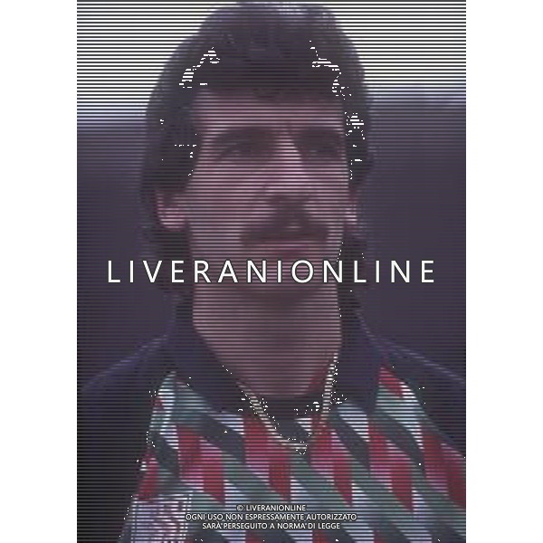 DIAP-RETROSPETTIVA SILVIU LUNG CALCIATORE NELLA FOTO LUNG SUKVIU CON LA MAGLIA DELLA ROMANIA CALCIO NELL\'ANNO 1990 AG ALDO LIVERANI SAS
