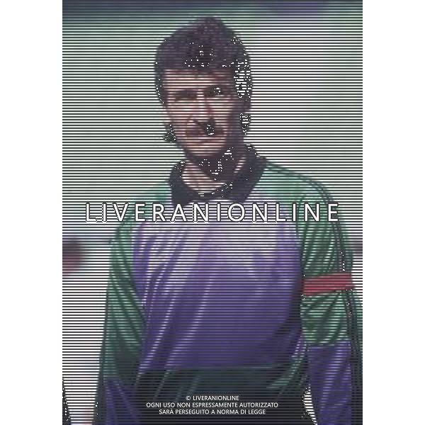 DIAP-RETROSPETTIVA SILVIU LUNG CALCIATORE NELLA FOTO LUNG SUKVIU CON LA MAGLIA DELLA ROMANIA CALCIO NELL\'ANNO 1990 AG ALDO LIVERANI SAS