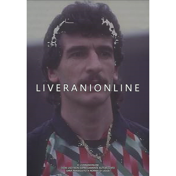 DIAP-RETROSPETTIVA SILVIU LUNG CALCIATORE NELLA FOTO LUNG SUKVIU CON LA MAGLIA DELLA ROMANIA CALCIO NELL\'ANNO 1990 AG ALDO LIVERANI SAS