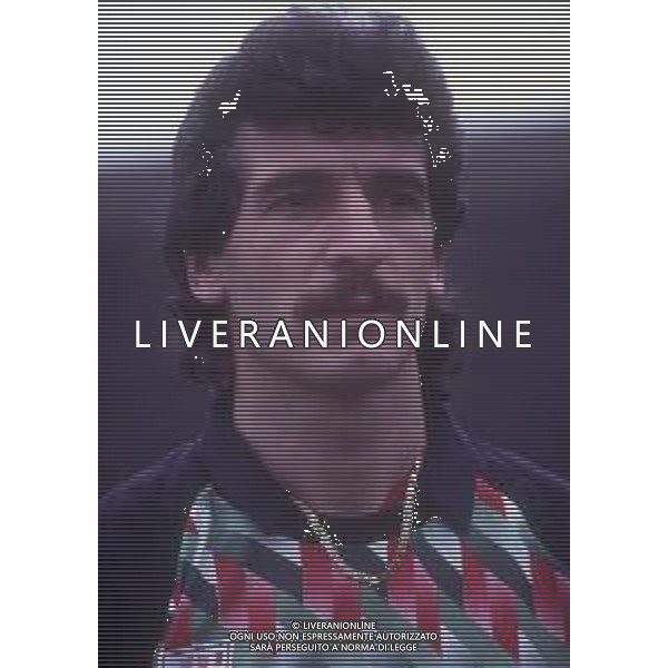 DIAP-RETROSPETTIVA SILVIU LUNG CALCIATORE NELLA FOTO LUNG SUKVIU CON LA MAGLIA DELLA ROMANIA CALCIO NELL\'ANNO 1990 AG ALDO LIVERANI SAS