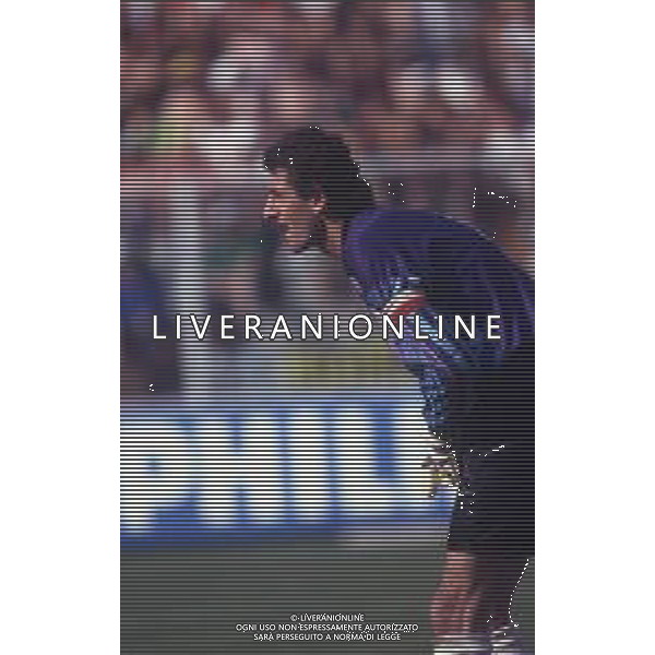 DIAP-RETROSPETTIVA SILVIU LUNG CALCIATORE NELLA FOTO LUNG SUKVIU CON LA MAGLIA DELLA ROMANIA CALCIO NELL\'ANNO 1990 AG ALDO LIVERANI SAS