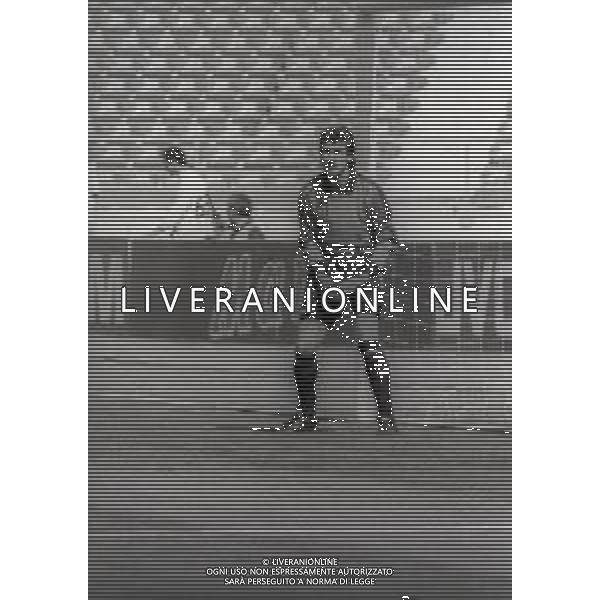 NEG-RETROSPETTIVA SILVIU LUNG CALCIATORE NELLA FOTO LUNG SUKVIU CON LA MAGLIA DELLA ROMANIA CALCIO NELL\'ANNO 1990 AG ALDO LIVERANI SAS