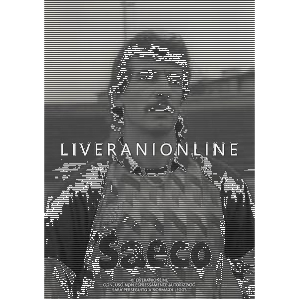 NEG-RETROSPETTIVA SILVIU LUNG CALCIATORE NELLA FOTO LUNG SUKVIU CON LA MAGLIA DELLA ROMANIA CALCIO NELL\'ANNO 1990 AG ALDO LIVERANI SAS