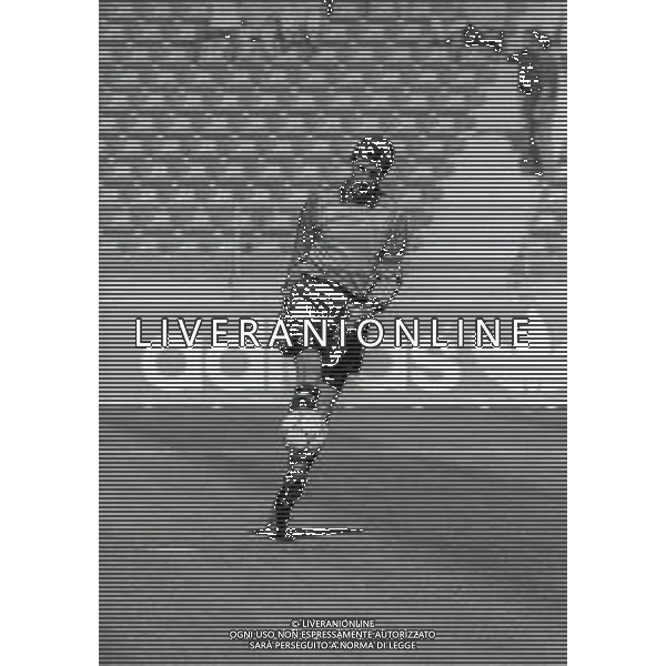 NEG-RETROSPETTIVA SILVIU LUNG CALCIATORE NELLA FOTO LUNG SUKVIU CON LA MAGLIA DELLA ROMANIA CALCIO NELL\'ANNO 1990 AG ALDO LIVERANI SAS