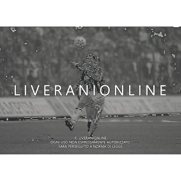 NEG-17-01-1990 MILANO CAMPIONATO DI CALCIO SERIE A MILAN-ATALANTA 3-1 NELLA FOTO MARCO VAN BASTEN AG ALDO LIVERANI SAS