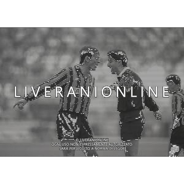 NEG-17-01-1990 MILANO CAMPIONATO DI CALCIO SERIE A MILAN-ATALANTA 3-1 NELLA FOTO L\'ARBITRO TULLIO LANESE E CLAUDIO VERTOVA AG ALDO LIVERANI SAS