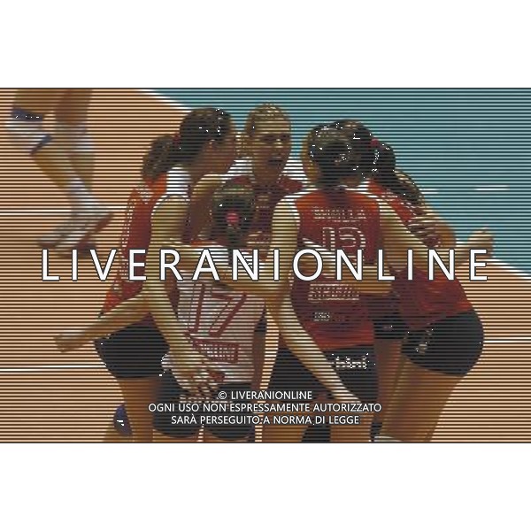 TORINO 03/03/2006 FINALE DI COPPA CEV FEMMINILE SCAVOLINI PESARO-BIG MAT KERAKO CHIERI NELLA FOTO ESULTANZA PESARO PH GIGI ARCAINI/AG.ALDO LIVERANI