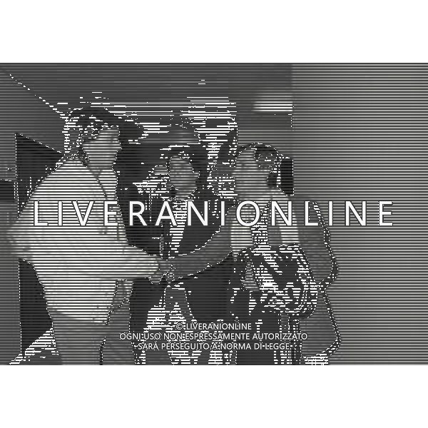 NEG-1984 RICOVERO MARK HATELEY A PAVIA NELLA FOTO MARK HATELEY IL GIORNALISTA ELIO CORNO E IL GIORNALISTA TITTA PASINETTI AG ALDO LIVERANI SAS