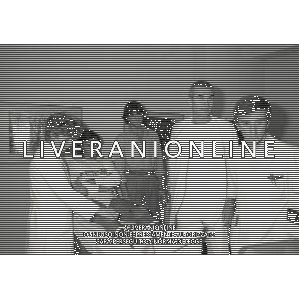 NEG-1984 RICOVERO MARK HATELEY A PAVIA NELLA FOTO MARK HATELEY CON IL DOTTOR GIOVANNI BATTISTA MONTI AG ALDO LIVERANI SAS