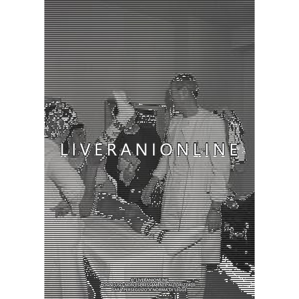 NEG-1984 RICOVERO MARK HATELEY A PAVIA NELLA FOTO MARK HATELEY CON IL DOTTOR GIOVANNI BATTISTA MONTI AG ALDO LIVERANI SAS