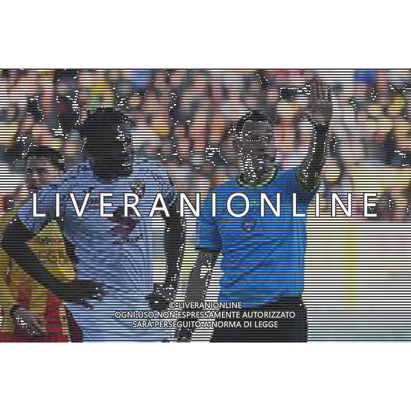 TVPG US Lecce vs Torino FC nella foto Maurizio Mariani (Arbitro del match) e Ché Adams (Torino Fc), Lecce (ITA) 30-11 -2025 Stadio “E. Giardiniero” Via del Mare - Tredicesima Giornata Serie A EniLive 2025/26 ©TVPG Pasquale Golia - AGENZIA ALDO LIVERANI SAS